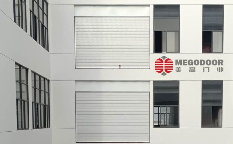 吊装口为什么要选择硬质快速卷帘门?缩略图 吊装口为什么要选择硬质快速卷帘门?缩略图