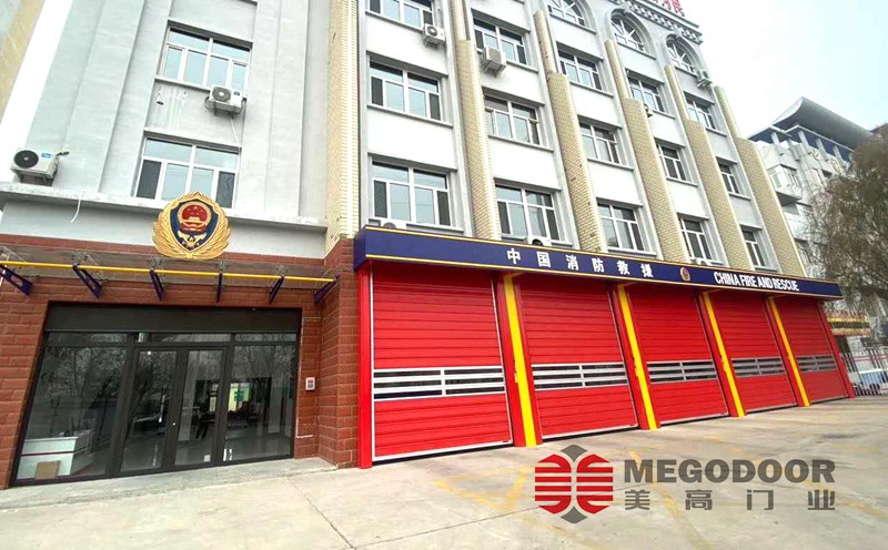 硬质快速门：消防车库不可或缺的安全卫士插图1