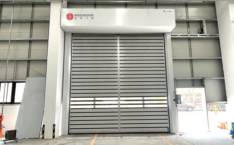 防盗铝合金门板硬质快速门:工业通道的理想选择插图 防盗铝合金门板硬质快速门:工业通道的理想选择插图