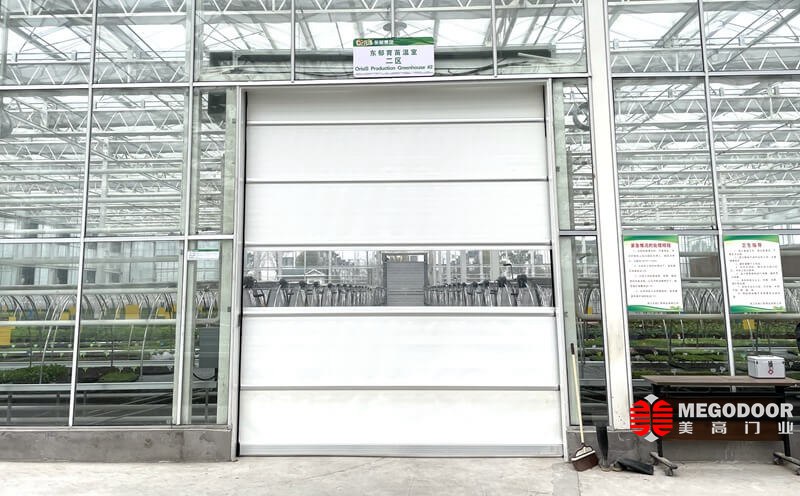 温室大棚门控解决方案：快速门与保温硬质快速门助力农业高效管理插图